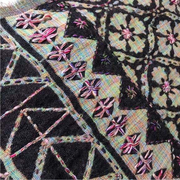 Anthropologie & Urban Outfitters 100% Wool Shawl Scarf Multicolored & Textured - Picture 5 of 13